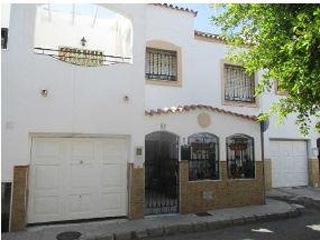 Casa adosada en C/ San Antonio de Los Molinos - Almería -