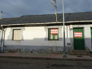 Vivienda en C/ Valdecativo, Fabero (León)