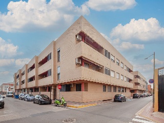 Piso y plazas de garaje en C/ Hernán Cortes, Alginet (Valencia)