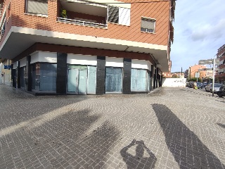 Local comercial en C/ Narcís Monturiol - Viladecans - Barcelona