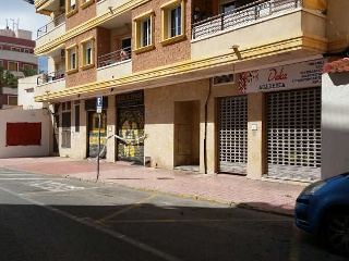 Local comercial en C/ San Policarpo - Torrevieja - Alicante