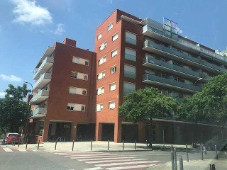 Pisos, garajes y trastero en C/ Fuster Valdeperas, Reus (Tarragona)