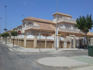 Casa adosada en C/ Peña del Águila, Pilar de la Horadada (Alicante)