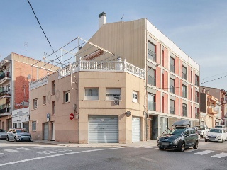 Pisos y garajes en C/ d´Elcano, Sabadell (Barcelona)