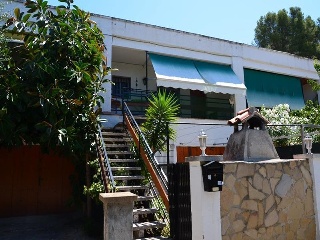Chalet adosado en C/ Ripolles