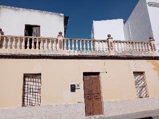Casa en C/ Santiago, Montellano (Sevilla)