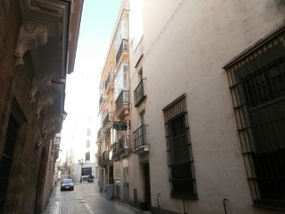 Locales  en C/ Montanes - Cádiz -