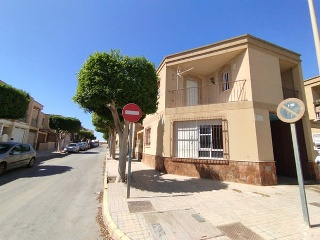 Casa adosada en C/ Oligisto, El Ejido (Almería)   