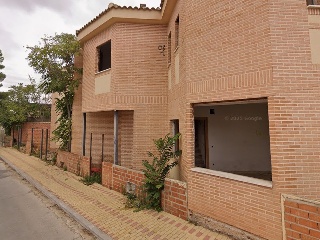 Promoción de adosados en construcción en C/ Noblejas, Dosbarrios (Toledo)