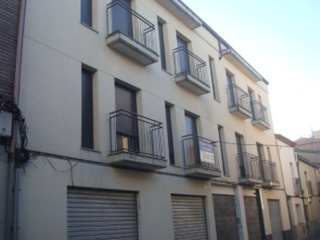 Local y plazas de garaje en C/ Industria, Salt (Girona)