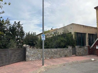 Edificio de uso terciario en C/ Barnedes, Castelló d´Empúries (Girona)