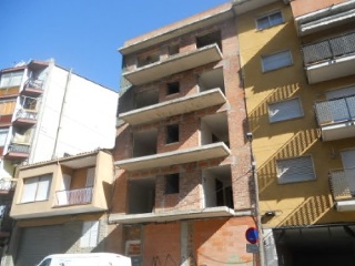 Edificio en construcción en C/ Ángel Guimera, Salt (Girona)