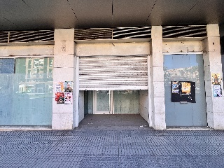 Local y 2 plazas de garaje en Av. de las Américas (Edif. América), Málaga
