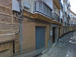 Local comercial en C/ Obispo Urquinaona - Cádiz -