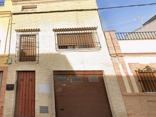 Casa adosada en C/ Alcalde Manuel de Reyes, Mairena del Aljarafe (Sevilla)