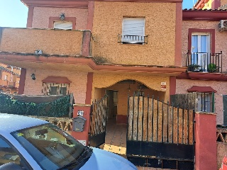 Chalet adosado en C/ Perejil - Urb Los Pinares -  Lepe