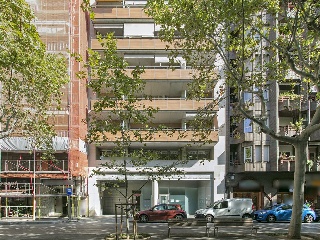 Local y garajes en Ps Pere III - Manresa - Barcelona