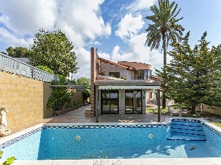 Chalet en Av. L´Argal, Vilanova i la Geltrú (Barcelona)