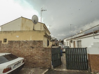 Chalet adosado en C/ Mazueco, Poblado El Priorato, Lora del Río (Sevilla)