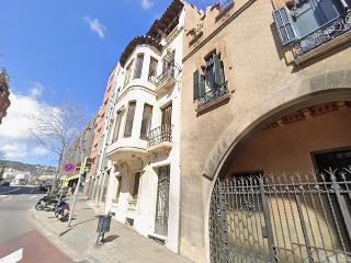 Conjunto de pisos y local en Av República Argentina  - Barcelona -