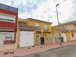 Chalet adosado en C/ Adelfas