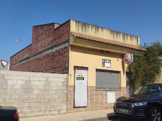 Local en C/ Valeriana, Burguillos (Sevilla)