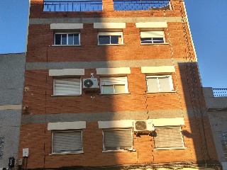 Piso con anejos en C/ Enrique Morera