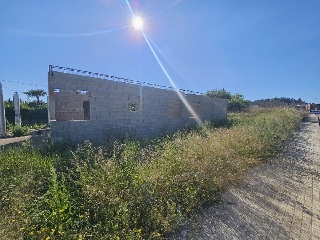 Chalet aislado en construcción detenida en Urb el Puntal