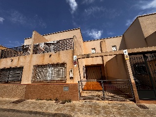 Casa adosada en C/ Ecija, Níjar (Almería)