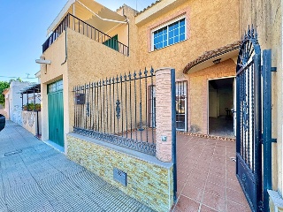 Chalet adosado en Dolores