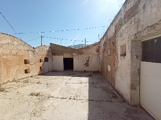 Suelo rústico con nave en Paraje La Higuerilla