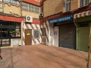 Local en venta en c. puerto de piedrafita, 17-19, Sevilla, Sevilla