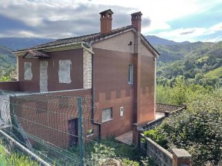 Chalet independiente en Lg Villar, Morcín (Asturias)